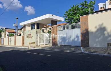 Imagem: A casa em condomínio possui 4 Dormitórios, 2 Banheiros, 2