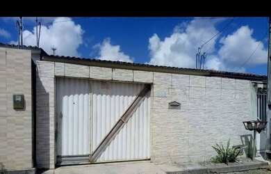 Imagem: A casa possui 2 Dormitórios, 2 Banheiros, 1 Vaga na garagem