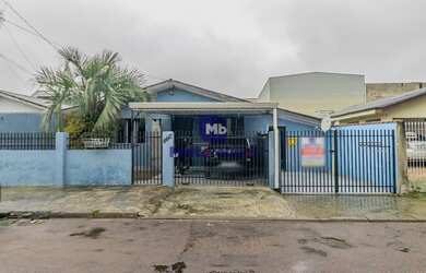 Imagem: A casa possui 4 Dormitórios, 2 Banheiros, 3 Vagas na garagem