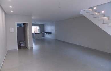 Imagem: A casa possui 3 Dormitórios, 5 Banheiros, 4 Vagas na garagem