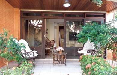 Imagem: O apartamento possui 4 Dormitórios, 2 Banheiros, 2 Vagas na