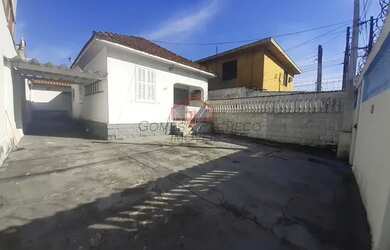 Imagem: A casa possui 2 Dormitórios, 1 Banheiro, 4 Vagas na garagem