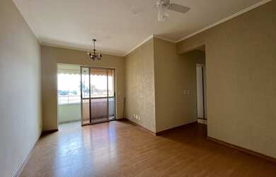 Imagem: O apartamento possui 3 Dormitórios, 1 Banheiro, 1 Vaga na garagem