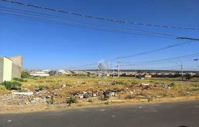 Imagem: O terreno possui 745m² de Área e está localizado em Loteamento