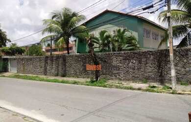 Imagem: A casa possui 4 Dormitórios, 5 Banheiros, 4 Vagas na garagem