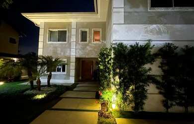 Imagem: A casa em condomínio possui 5 Dormitórios, 5 Banheiros, 2