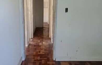 Imagem: A casa possui 3 Dormitórios, 2 Banheiros, 3 Vagas na garagem