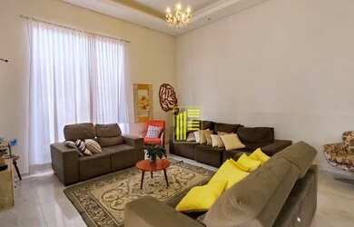 Imagem: A casa em condomínio possui 4 Dormitórios, 4 Banheiros, 2