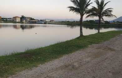 Imagem: O terreno possui 300m² de Área e está localizado em Unamar