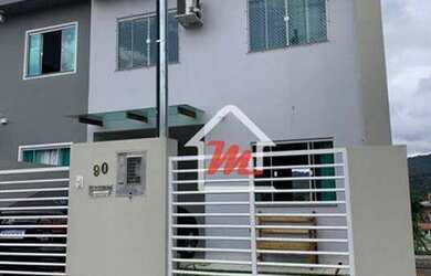 Imagem: A casa possui 2 Dormitórios, 1 Banheiro, 2 Vagas na garagem