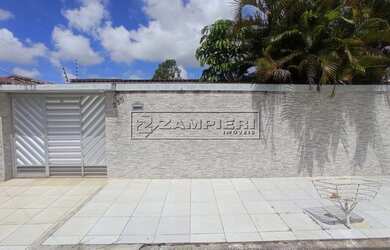 Imagem: A casa possui 5 Dormitórios, 4 Banheiros, 2 Vagas na garagem