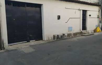 Imagem: A casa possui 1 Dormitório, 2 Banheiros, 1 Vaga na garagem