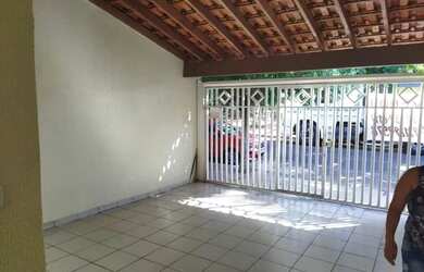 Imagem: A casa possui 2 Dormitórios, 2 Banheiros, 1 Vaga na garagem