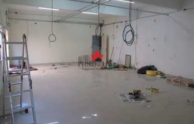 Imagem: O depósito possui 2 Vagas na garagem e 280m² de Área e está