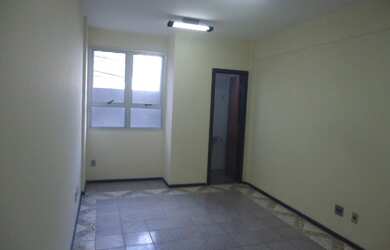 Imagem: O depósito possui 1 Vaga na garagem, 30m² de Área e está