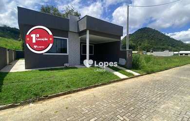 Imagem: A casa em condomínio possui 3 Dormitórios, 2 Banheiros, 1