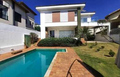 Imagem: A casa possui 3 Dormitórios, 4 Banheiros, 5 Vagas na garagem