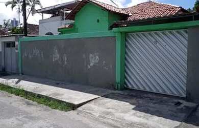 Imagem: A casa possui 3 Dormitórios, 3 Banheiros, 2 Vagas na garagem