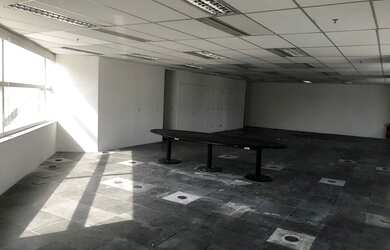 Imagem: O depósito possui 5 Vagas na garagem, 160m² de Área e está