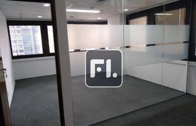 Imagem: O depósito possui 3 Vagas na garagem, 265m² de Área e está