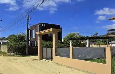 Imagem: A casa possui 4 Dormitórios, 2 Banheiros, 300m² de Área e