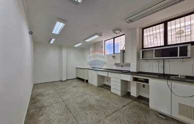 Imagem: O depósito possui 4 Vagas na garagem, 154m² de Área e está