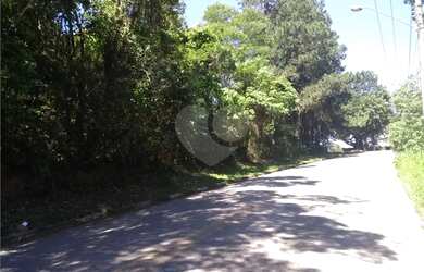 Imagem: O terreno possui 896m² de Área e está localizado em Roseira