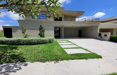 Imagem: A casa em condomínio para alugar possui 3 Dormitórios, 5 Banheiros