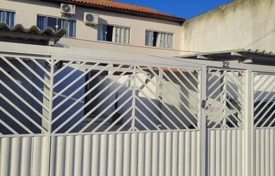 Imagem: A casa possui 2 Dormitórios, 3 Banheiros, 1 Vaga na garagem