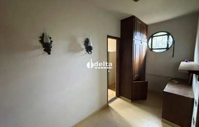 Imagem 13: Casa estilo sobrado com 5 quartos sendo 1 suíte disponível para locação...