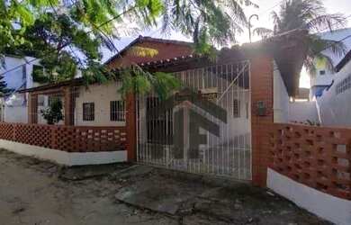 Imagem: A casa possui 3 Dormitórios, 3 Banheiros, 4 Vagas na garagem