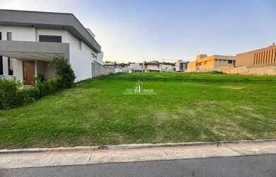 Imagem: O terreno possui 377m² de Área, Imóvel novo e está localizado