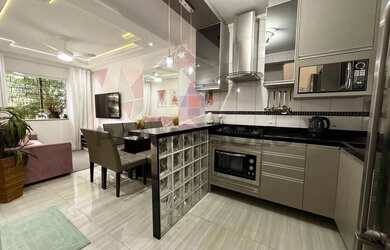 Imagem: A casa possui 3 Dormitórios, 2 Banheiros, 2 Vagas na garagem