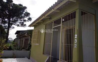 Imagem: A casa possui 4 Dormitórios, 2 Banheiros, 190m² de Área e