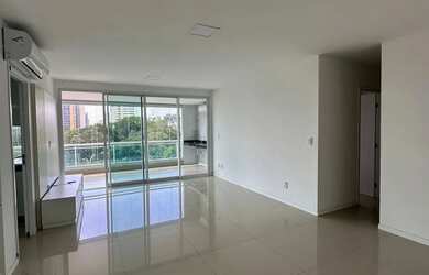 Imagem: A casa possui 3 Dormitórios, 4 Banheiros, 2 Vagas na garagem