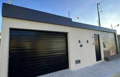 Imagem: A casa possui 3 Dormitórios, 4 Banheiros, 3 Vagas na garagem