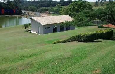 Imagem: O terreno possui 610m² de Área e está localizado em Distrito