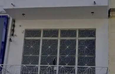 Imagem: A casa possui 4 Dormitórios, 5 Banheiros e 2 Vagas na garagem