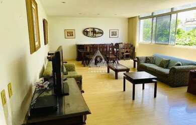 Imagem 2: Apartamento no Leblon com 4 Quartos, Suíte e Vista Mar Exclusiva