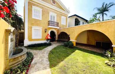 Imagem: A casa possui 3 Dormitórios, 5 Banheiros, 2 Vagas na garagem