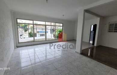 Imagem: O depósito possui 2 Vagas na garagem, 213m² de Área e está