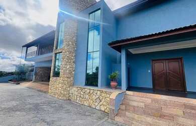 Imagem: A casa em condomínio possui 4 Dormitórios, 5 Banheiros, 5