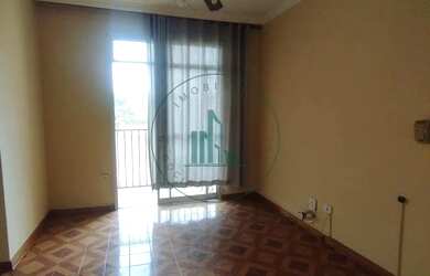 Imagem: O apartamento possui 3 Dormitórios, 1 Banheiro, 1 Vaga na garagem