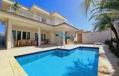 Imagem: A casa em condomínio possui 4 Dormitórios, 5 Banheiros, 4