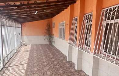 Imagem: A casa possui 3 Dormitórios e está localizado em Parque Esplanada