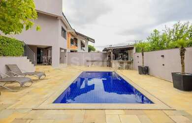 Imagem: CASA EM CONDOMÍNIO FECHADO, COM 04 DORMITÓRIOS, SENDO 02 SUÍTES