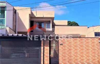 Imagem: A casa possui 5 Dormitórios, 5 Banheiros, 2 Vagas na garagem