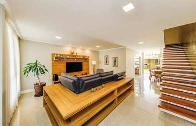 Imagem: A casa à venda possui 3 Dormitórios, 2 Banheiros, 2 Vagas