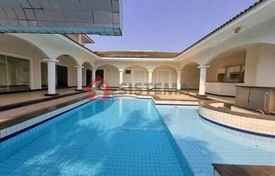 Imagem: A casa possui 4 Dormitórios, 4 Banheiros, 2 Vagas na garagem