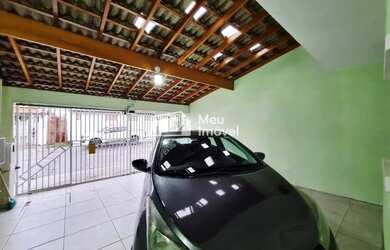 Imagem: A casa possui 4 Dormitórios, 3 Banheiros, 2 Vagas na garagem